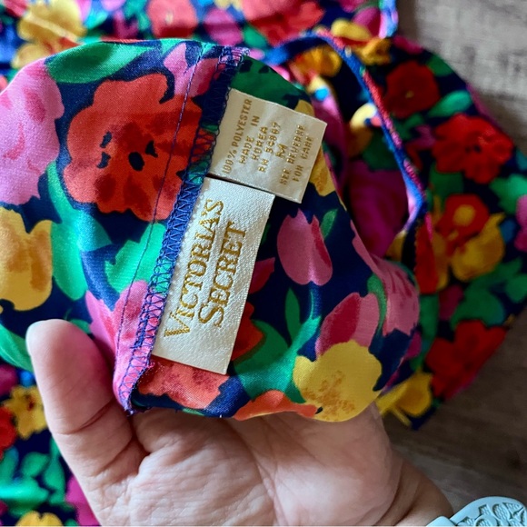 VINTAGE Victoria's Secret Gold Label Floral Satin 2 PC Cami & Shorts Set M - Picture 7 of 7